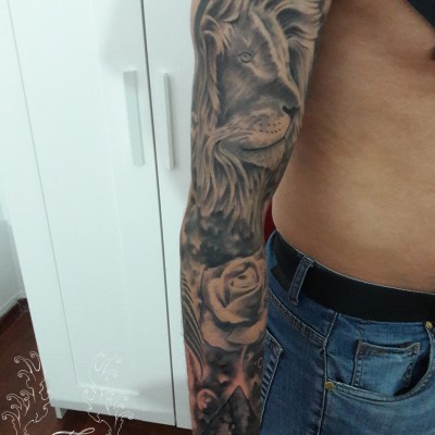 Tatuaje mana(sleeve) cu elemente Leu/ Trandafir/ nori, tatuaje, tatuaje baieti, tatuaj mana, tatuaj realistic, tattoo